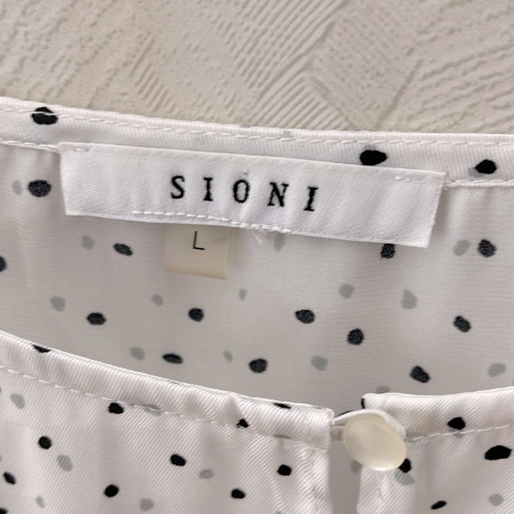 Sioni White Blouse with Black Dots - Picture 4 of 4